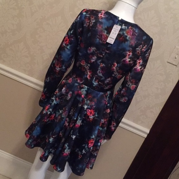 BEBE Floral Print Jacquard Fit & Flare Dress - Picture 4 of 8